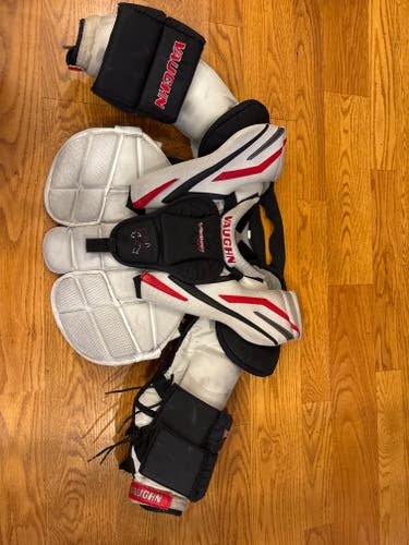 Small Vaughn Vision 3200 Goalie Chest Protector (Used)