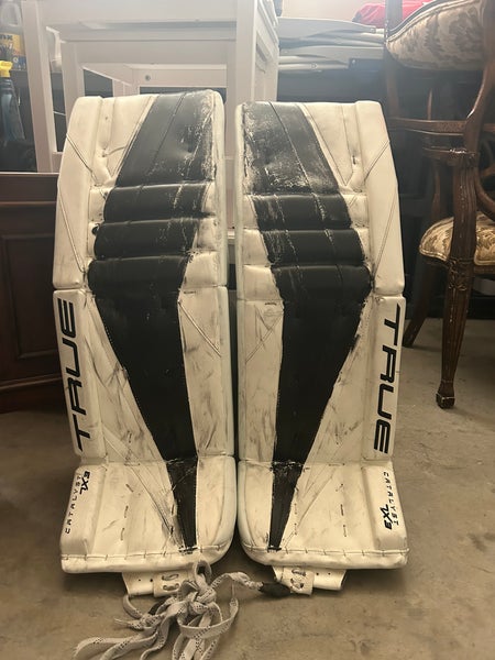 34" 2023 True 7x3 Goalie Leg Pads (Used)