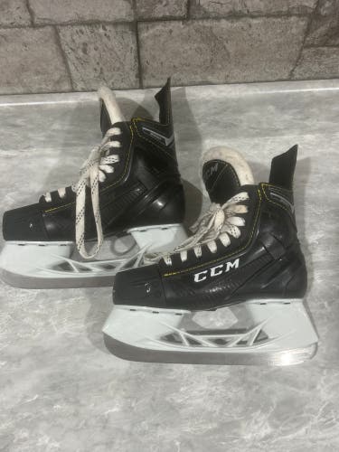 CCM Super Tacks 9350 Hockey Skates Size 3 (Used)