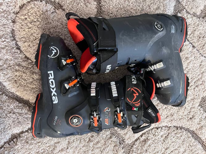 Mondo 26 & 26.5 Men's Roxa Ski Boots Stiff Flex (Used)