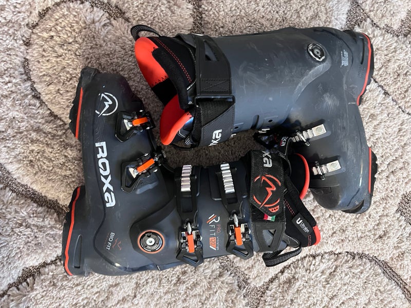 Mondo 26 & 26.5 Men's Roxa Ski Boots Stiff Flex (Used)