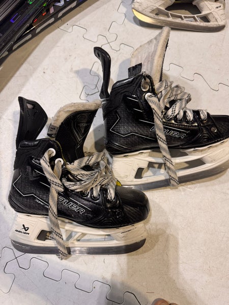 2024 Bauer Hockey Skates Extra Wide Width Size 1.5 (Used)