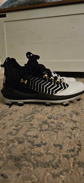 Black Men's Size M 9.0 (W 10.0) Adult Under Armour Low Top Molded Cleats (New)