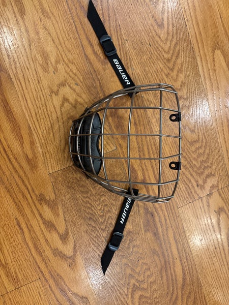 Small Bauer True Vision Full Cage (Used)