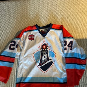 Islanders hockey club USPHL white XL Men's Jersey #24 (Used)