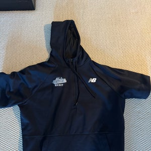 University of Maine Men’s ice hockey short sleeve Large New Balance zip up Sweatshirt (Used)