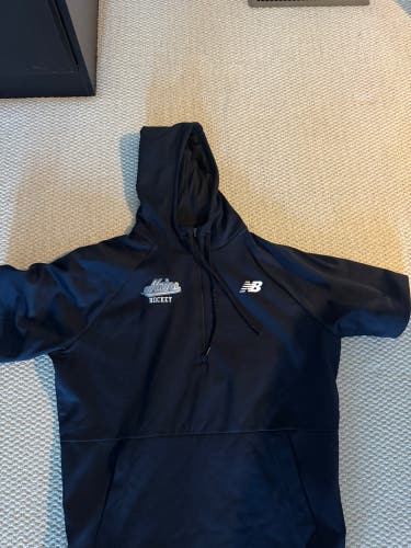University of Maine Men’s ice hockey short sleeve Large New Balance zip up Sweatshirt (Used)