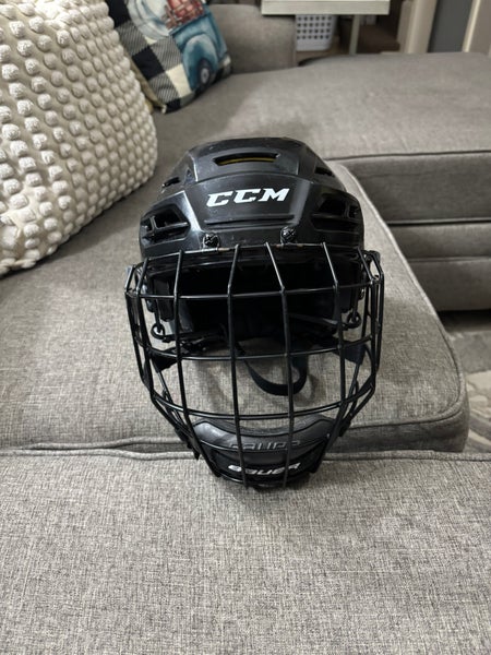Men’s /Senior - Medium CCM Tacks 310 Helmet (Used)