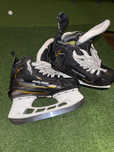 Bauer Supreme M5 Pro Hockey Skates Size 4.5 (Used)