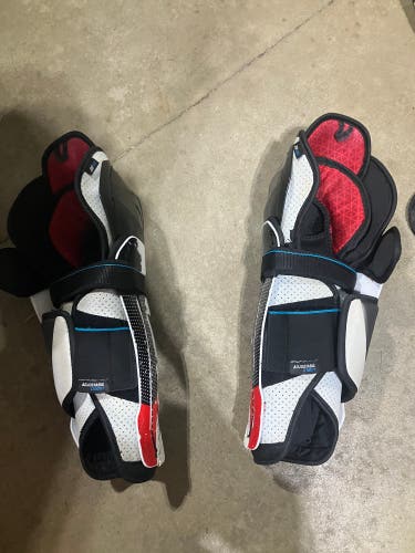 Senior CCM Jetspeed FT6 14" Shin Pads (Used)