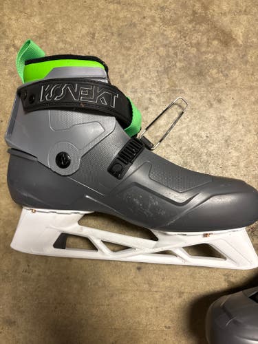 Bauer Konekt Hockey Goalie Skates 10 (Used)
