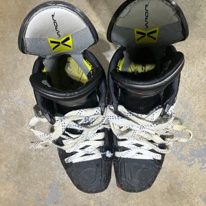 2023 Bauer Vapor Hyperlite 2 Hockey Skates 8.5 (Used)