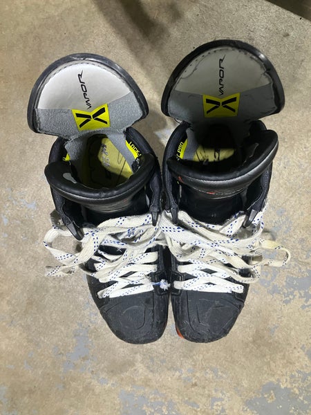 2023 Bauer Vapor Hyperlite 2 Hockey Skates 8.5 (Used)
