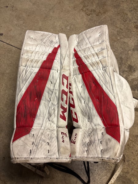 35" CCM Extreme Flex E4.9 Goalie Leg Pads (Used)