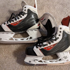 2015 CCM RBZ 75 Hockey Skates Regular Width Pro Stock 8.5 (Used)