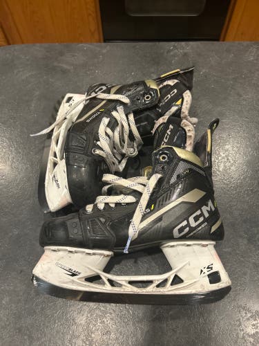 2022 CCM AS-V Hockey Skates Regular Width 7.5 (Used)