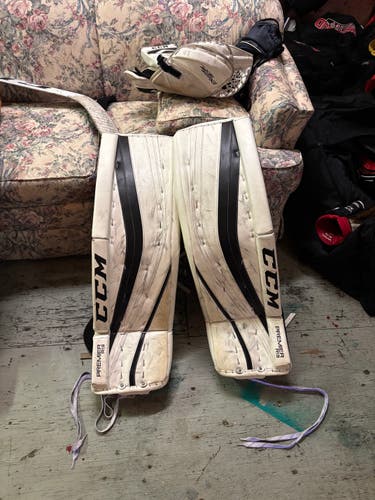 35" CCM Premier R1.9 Goalie Leg Pads (Used)