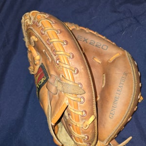 Easton RH EX220 Catcher's Glove 31" (Used)