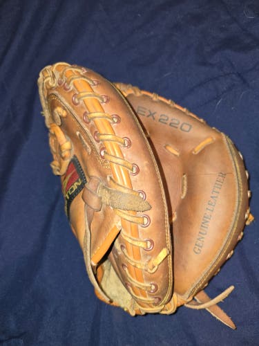 Easton RH EX220 Catcher's Glove 31" (Used)