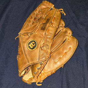 Wilson RH A2061 Baseball Glove 12" (Used)