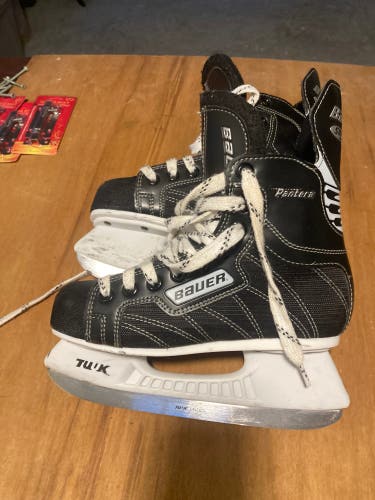 Bauer Pantera Hockey Skates Regular Width Size 2 (Used)