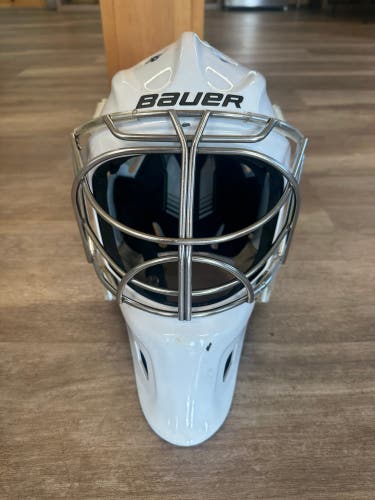 Senior 2022 Medium Bauer NME One Goalie Mask (Used)