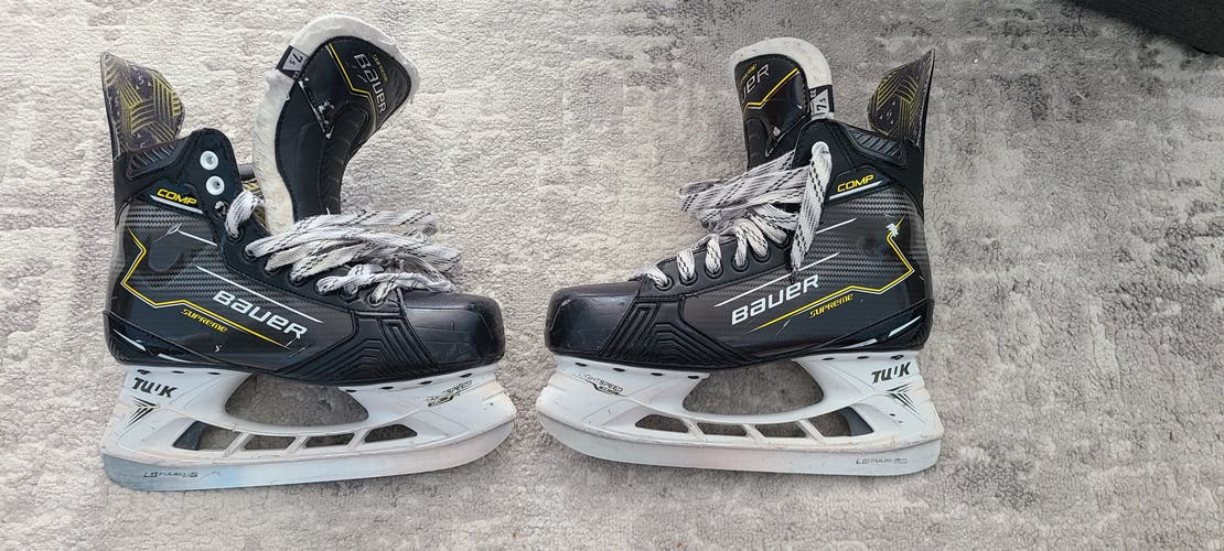 2024 Bauer Comp Supreme Pro Hockey Skates Extra Wide Width 7.5 (Used)