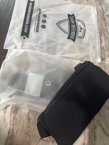Shin Defender Shin Guardian One Piece Medium Soccer Shin Guards (New)