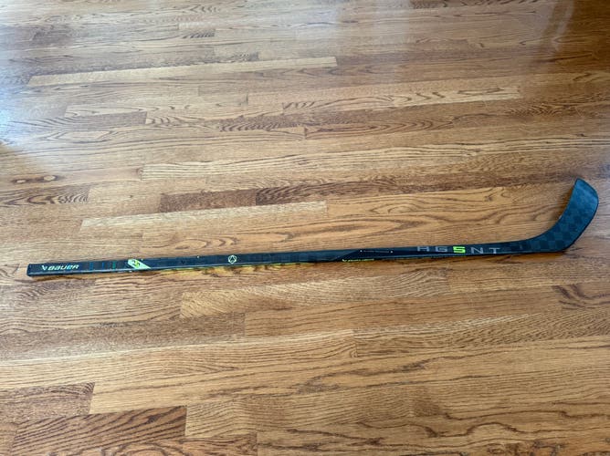 Junior Bauer Ag5nt Right Handed Hockey Stick P28 (Used)