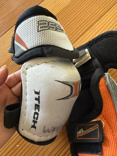 Medium Youth Itech Elbow Pads (Used)