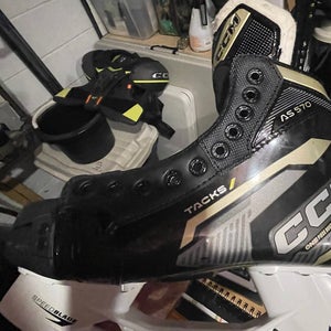 2023 CCM Hockey Skates Regular Width 7.5 (Used)