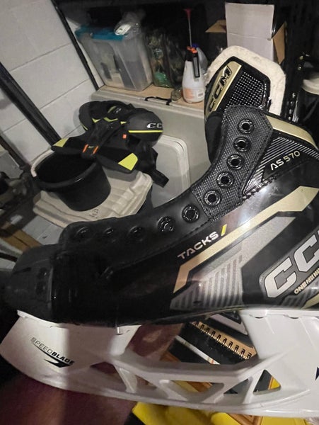 2023 CCM Hockey Skates Regular Width 7.5 (Used)