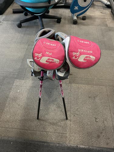 Used Walter Hagen JR GIRLS Jr Package Set RH Pink 7 Piece 11614-S000220892