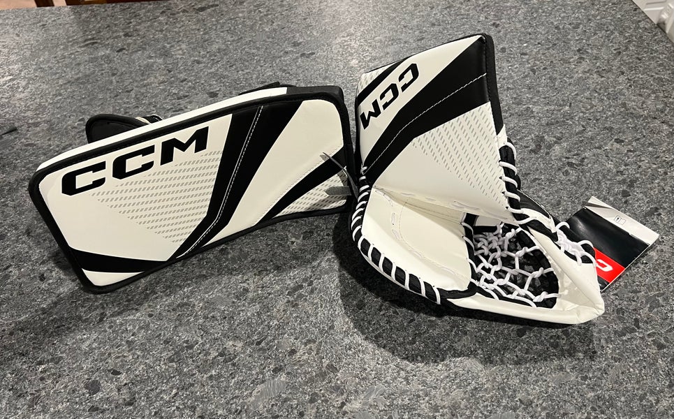CCM YTFLEX3 Blocker Glove Set