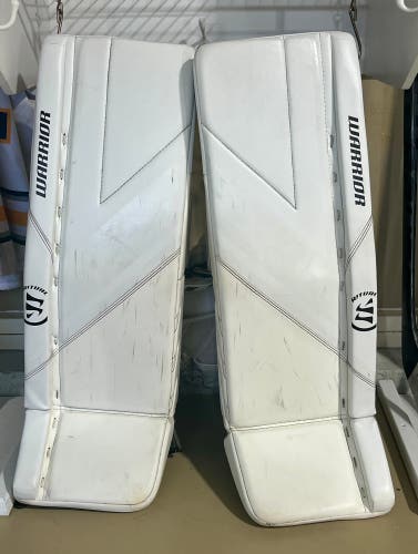 30" Jr. Warrior Ritual G6 Leg Pads (Used)