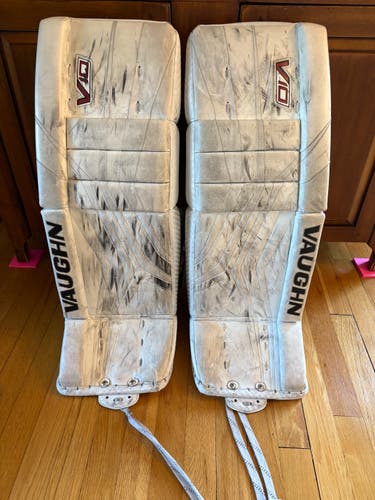 2023 28" Vaughn Velocity V10 Goalie Leg Pads (Used)