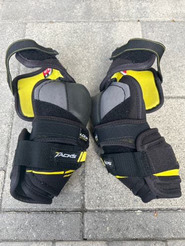 Senior Medium CCM Tacks Elbow Pads Pro Stock (Used)