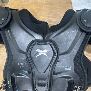 Small Youth Xenith Velocity 2 Shoulder Pads (Used)