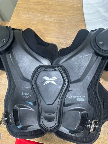 Small Youth Xenith Velocity 2 Shoulder Pads (Used)