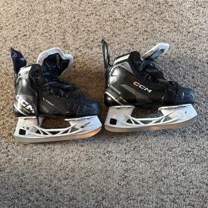 CCM AS-580 Hockey Skates Size 2.5 (Used)