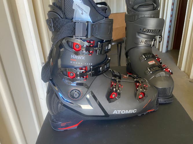 Mondo 30 & up Men's Atomic Hawx Magna 130 Ski Boots Stiff Flex (Used)