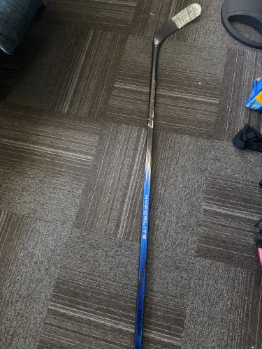 Senior Bauer Vapor Hyperlite Right Handed Hockey Stick P90TM Pro Stock (Used)