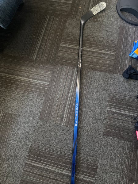 Senior Bauer Vapor Hyperlite Right Handed Hockey Stick P90TM Pro Stock (Used)