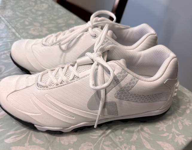 White Women's Size M 8.5 (W 9.5) Low Top Turf Cleats (New)