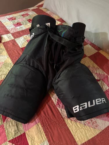 Junior Large Bauer Hockey Pants (Used)