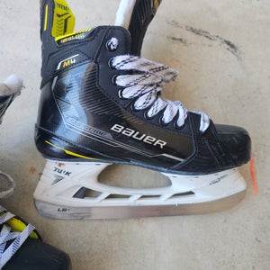 2024 Bauer Supreme M4 Hockey Skates Size 5 (Used)