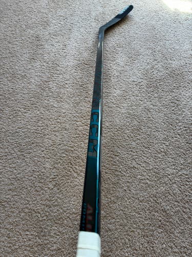Senior CCM Vizion Right Handed Hockey Stick P29+1/4 (Used)
