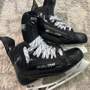 Senior Bauer Supreme Mach Hockey Skates Size 9 (New)