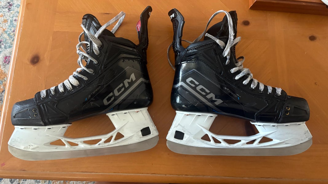 2024 CCM JetSpeed FT690 Hockey Skates Regular Width 6 (Used)