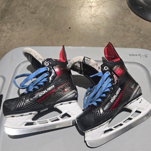 2024 Bauer Vapor 5x pro Hockey Skates Regular Width 12.5 (Used)